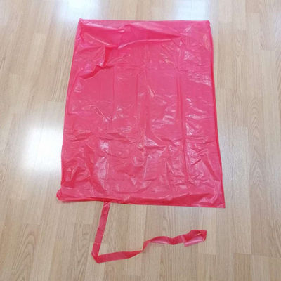 أكياس الغسيل القابلة للذوبان في الماء الساخن 660 مم × 840 مم ، أكياس الغسيل الطبية البلاستيكية PVA مع ربطة عنق حمراء